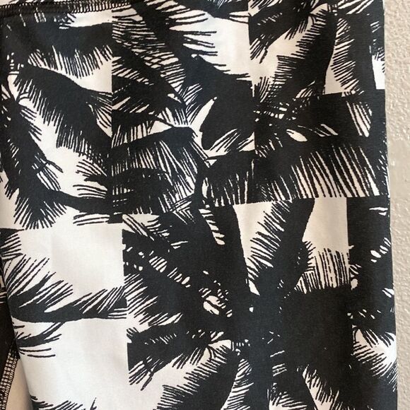 Fabletics- palm tree cropped leggings size small - Picture 2 of 5